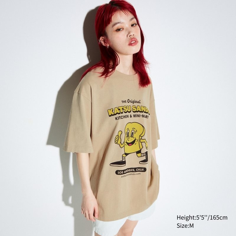 Uniqlo L.A. Eats Ut Oversized Short-sleeve Graphic Katsu Sando T-shirts Heren Beige | 3567862